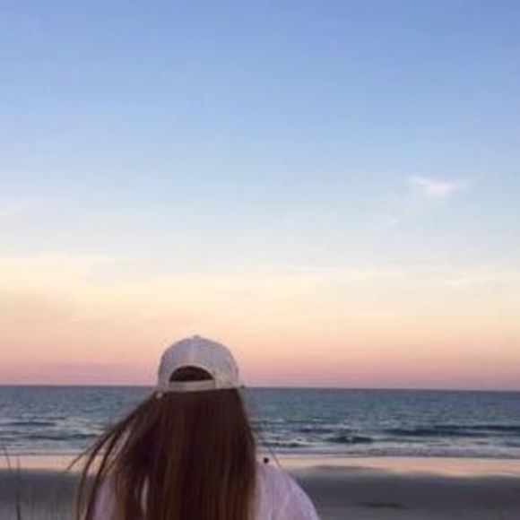 Meet your Posher, Ava - Picture 1 of 1